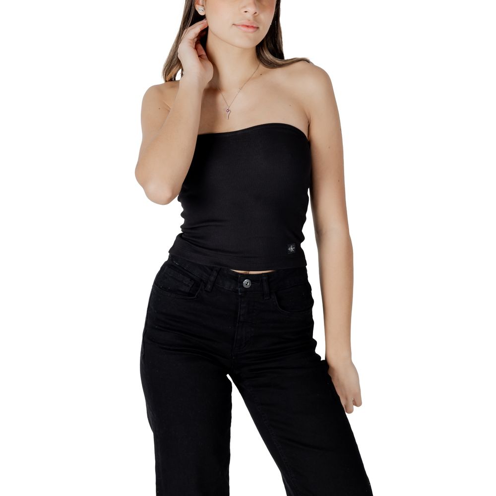 Black Recycled Cotton TopDiscover the Calvin Klein Jeans WOVEN LABEL RIB J20J225310 women’s t-shirt and top, made with a high-quality composition of 94% recycled cotton and 6% elastane/lycra. This piece is designed to provide a comfortable and fitted silh