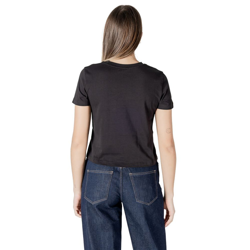 Black Recycled Cotton T-ShirtDiscover the Calvin Klein Jeans PLACED INSTITUTIONAL J20J225524 short sleeve t-shirt for women, made from 100% recycled cotton for exceptional comfort and a perfect fit. This model features a minimalist design with the Calvin