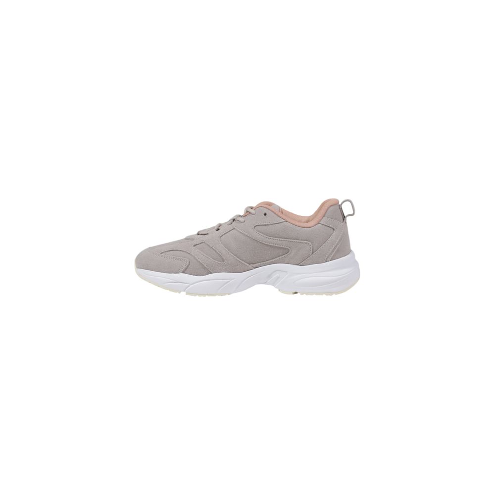Gray Artificial Leather SneakerThe Calvin Klein Jeans RETRO TENNIS LOW YW0YW01639 women’s sneakers are a contemporary style choice that combines comfort and iconic design. Crafted from 100% eco-leather, these shoes feature a clean-lined silhouette enhance