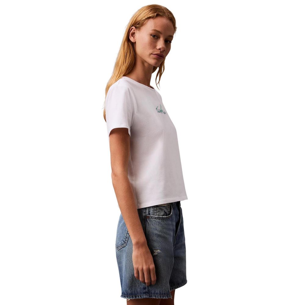 White Recycled Cotton T-ShirtDiscover the short-sleeve t-shirt for women by Calvin Klein Jeans, an essential piece for your summer wardrobe. Made with a composition of 95% recycled cotton and 5% elastane, this t-shirt offers a comfortable fit and excellen