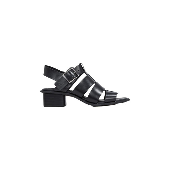 Black Polyester SandalThe Calvin Klein Jeans HEEL SQUARE MG BUCKLE YW0YW01708 women’s sandals offer a perfect blend of modern style and everyday comfort. Crafted from a mix of polyester (60%) and polyurethane (40%), these sandals feature an elegant silhou