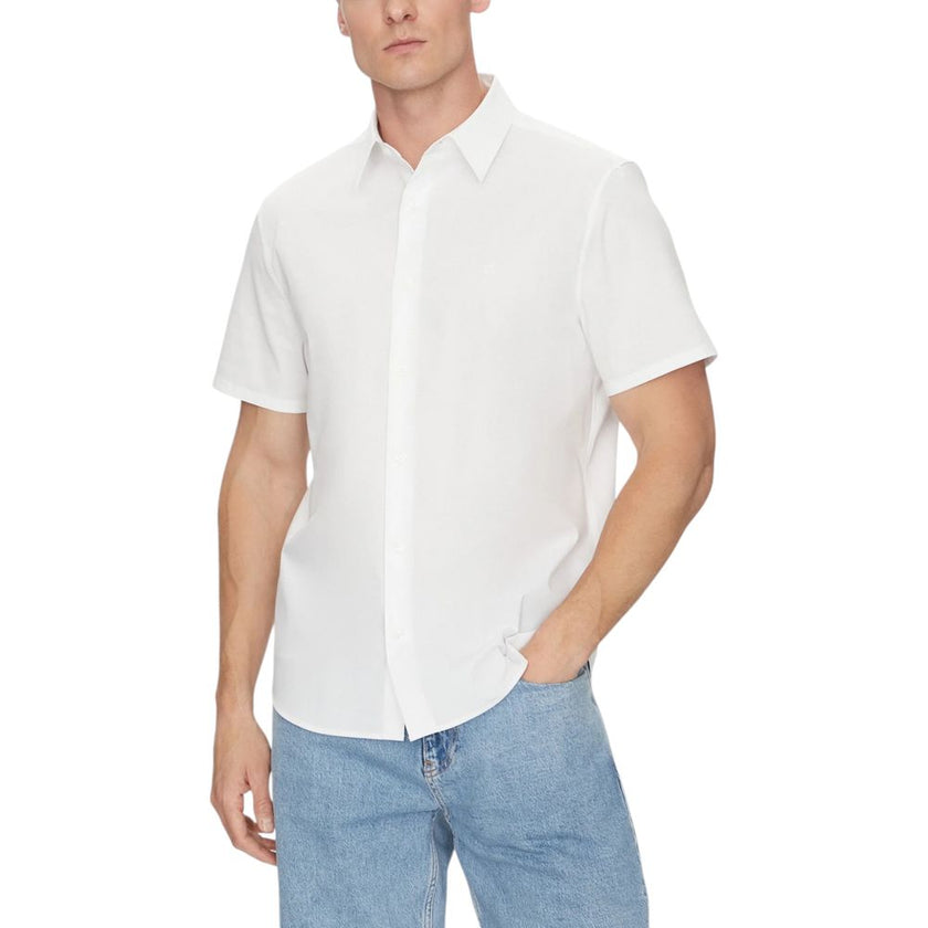 White Organic Cotton Shortsleeve ShirtDiscover the short-sleeve menâs shirt by Calvin Klein, an essential piece for your summer wardrobe. Made from a blend of 60% organic cotton, 36% cotton, and 4% elastane/lycra, this shirt provides a comfortable fit a