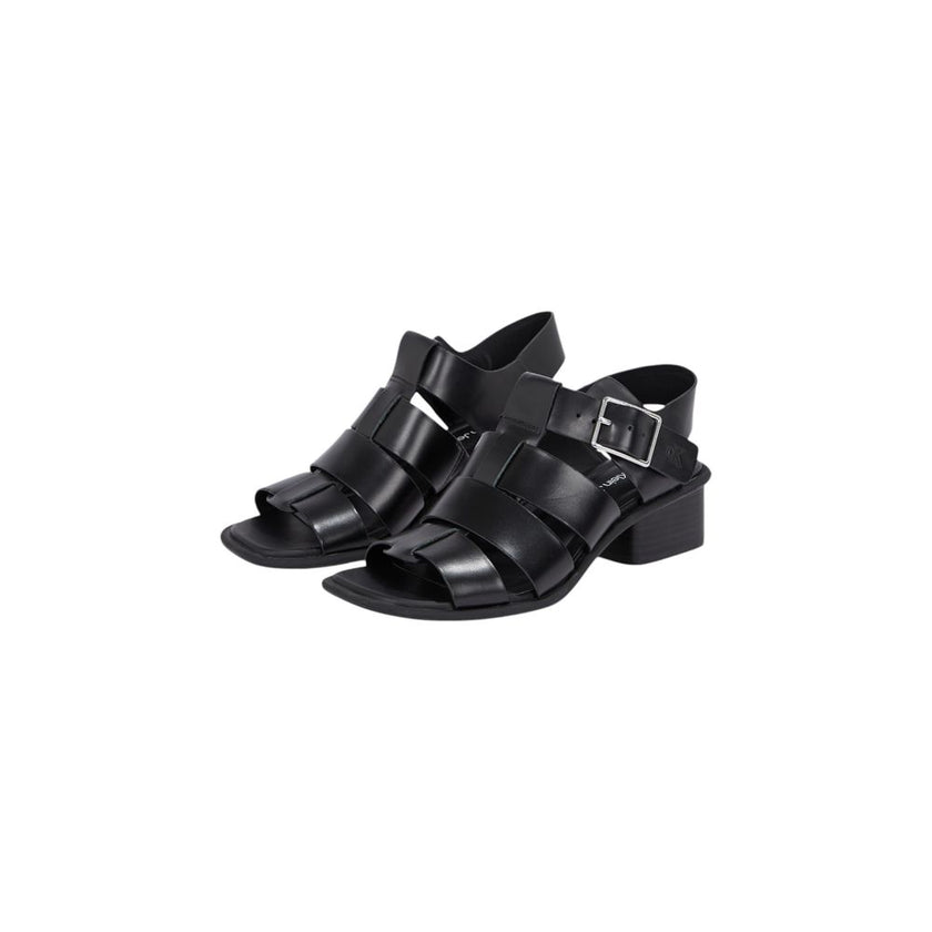 Black Polyester SandalThe Calvin Klein Jeans HEEL SQUARE MG BUCKLE YW0YW01708 women’s sandals offer a perfect blend of modern style and everyday comfort. Crafted from a mix of polyester (60%) and polyurethane (40%), these sandals feature an elegant silhou