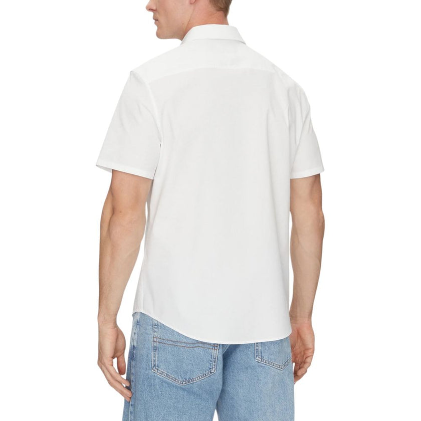 White Organic Cotton Shortsleeve ShirtDiscover the short-sleeve menâs shirt by Calvin Klein, an essential piece for your summer wardrobe. Made from a blend of 60% organic cotton, 36% cotton, and 4% elastane/lycra, this shirt provides a comfortable fit a