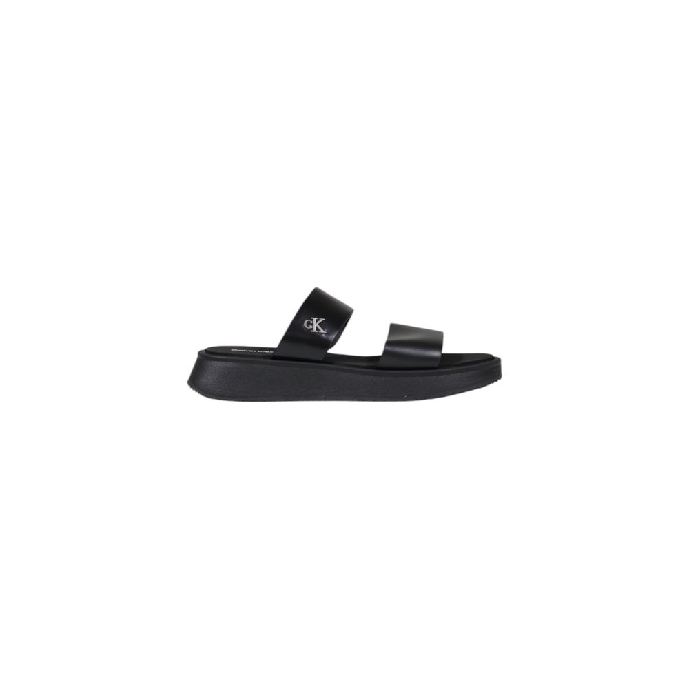 Black Leather SandalDiscover the comfort and style of the Calvin Klein Jeans SANDAL SLIDE DOUBLE. Made from 100% leather, these slide sandals offer timeless elegance and a perfect fit for any summer occasion. Their minimalist silhouette is enhanced by ref