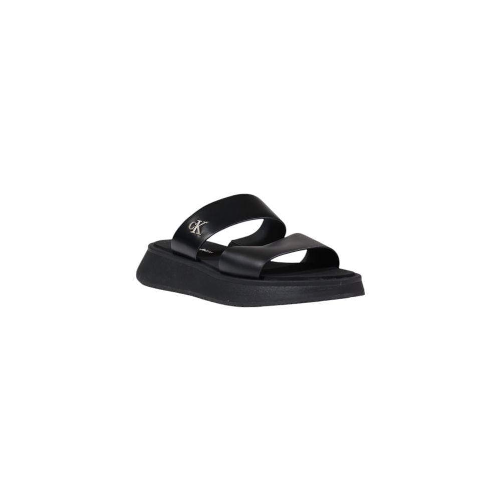 Black Leather SandalDiscover the comfort and style of the Calvin Klein Jeans SANDAL SLIDE DOUBLE. Made from 100% leather, these slide sandals offer timeless elegance and a perfect fit for any summer occasion. Their minimalist silhouette is enhanced by ref