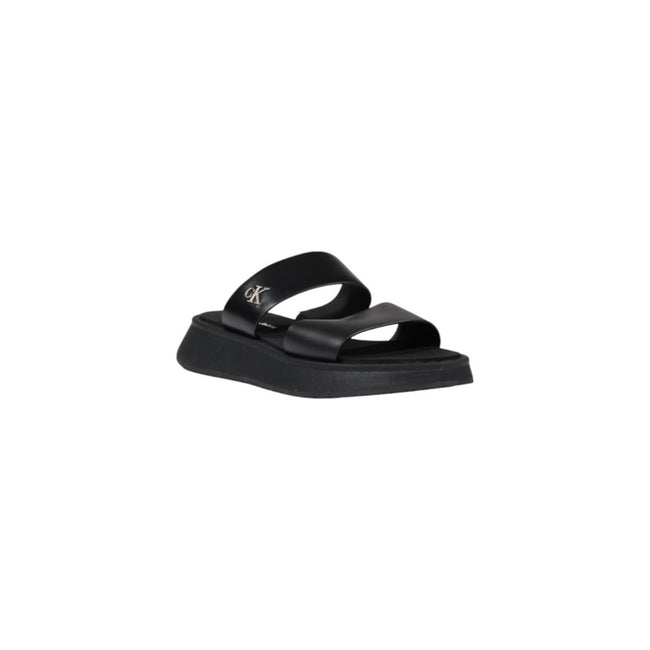 Black Leather SandalDiscover the comfort and style of the Calvin Klein Jeans SANDAL SLIDE DOUBLE. Made from 100% leather, these slide sandals offer timeless elegance and a perfect fit for any summer occasion. Their minimalist silhouette is enhanced by ref