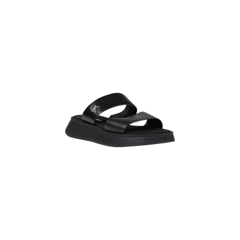 Black Leather SandalDiscover the comfort and style of the Calvin Klein Jeans SANDAL SLIDE DOUBLE. Made from 100% leather, these slide sandals offer timeless elegance and a perfect fit for any summer occasion. Their minimalist silhouette is enhanced by ref