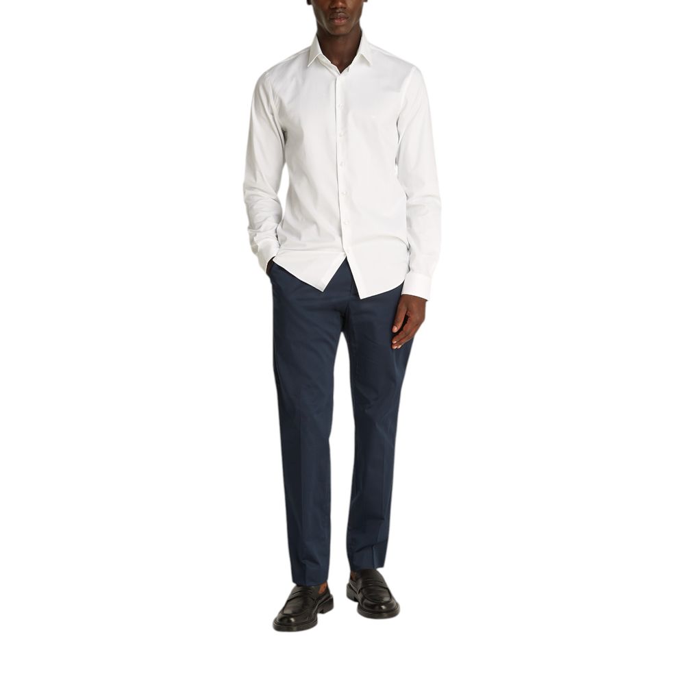 White Cotton ShirtDiscover the Calvin Klein TONAL STRUCTURE long-sleeve shirt for men, an essential piece for the male wardrobe. Made with a careful blend of 52% cotton, 44% polyester, and 4% elastane/lycra, this shirt offers a comfortable fit and a soft