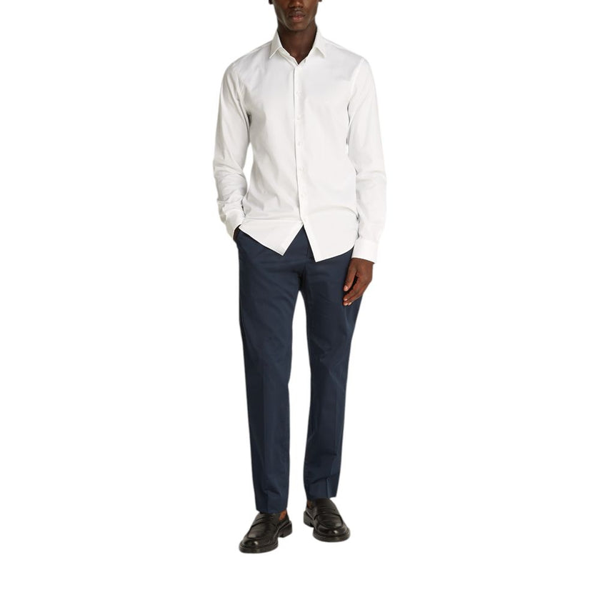 White Cotton ShirtDiscover the Calvin Klein TONAL STRUCTURE long-sleeve shirt for men, an essential piece for the male wardrobe. Made with a careful blend of 52% cotton, 44% polyester, and 4% elastane/lycra, this shirt offers a comfortable fit and a soft