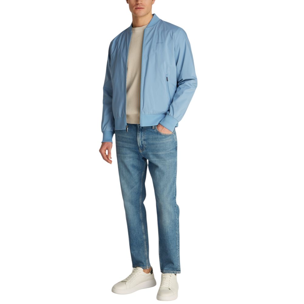 Light Blue Recycled Polyester Jackets & CoatDiscover the Matte Bomber jacket by Calvin Klein, an essential piece for the men’s wardrobe. Made from 100% recycled polyester, this bomber combines sustainability with contemporary style. The minimalist design