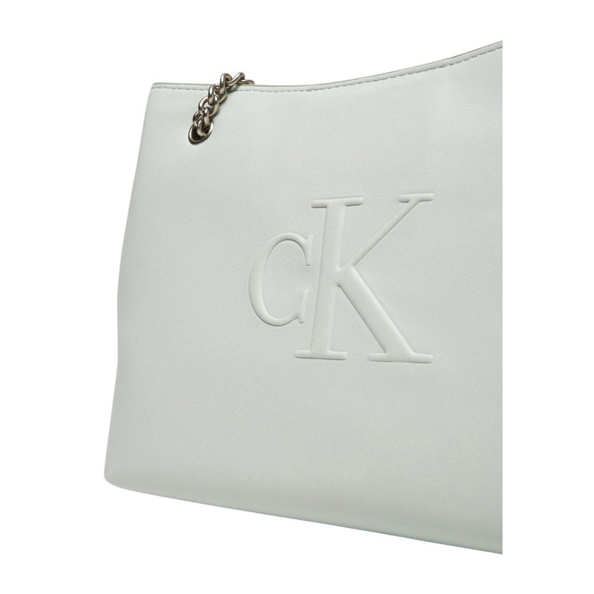 Gray Polyethylene HandbagDiscover the Calvin Klein Jeans SCULPTED CHAIN SHOULDER medium handbag for women, an elegant and versatile accessory perfect for any occasion. Made from 100% polyurethane, this bag combines style and functionality. Its soft struct