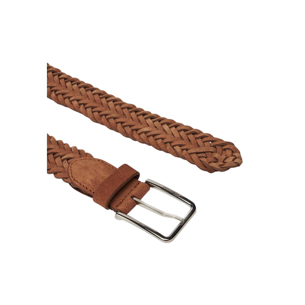 Brown Leather BeltThe Calvin Klein WARMTH BRAIDED SUEDE belt is an elegant and sophisticated accessory, made from 100% high-quality leather. Its braided design adds a touch of originality and style, making it perfect for any occasion, whether for a casual
