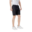 Black Cotton Bermuda ShortsDiscover the Boss Sariel men’s bermuda and shorts, an essential piece for your summer wardrobe. Made from 97% cotton and 3% elastane/lycra, these shorts provide exceptional comfort and an optimal fit. The modern and versatile de