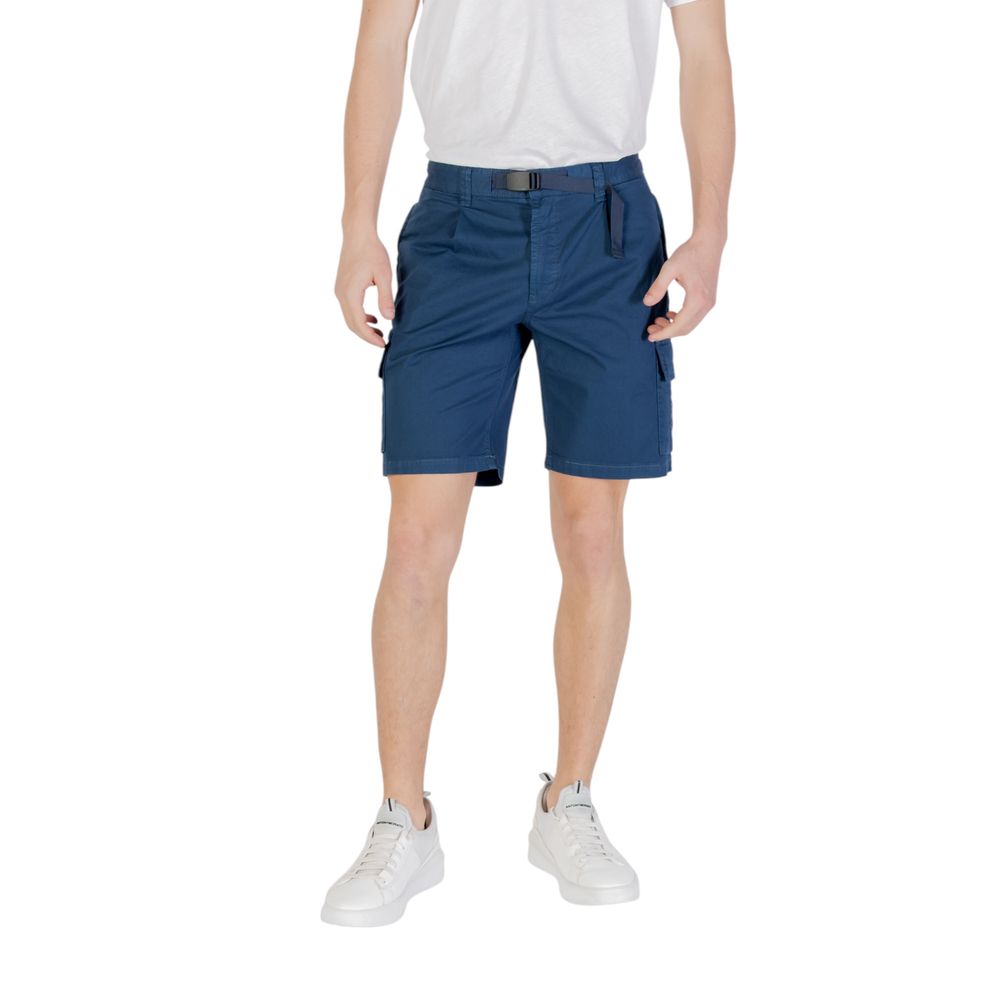 Blue Cotton Bermuda ShortsDiscover the Boss Sariel men’s bermuda and shorts, an essential piece for your summer wardrobe. Made from 97% cotton and 3% elastane/lycra, these shorts provide exceptional comfort and an optimal fit. The modern and versatile des