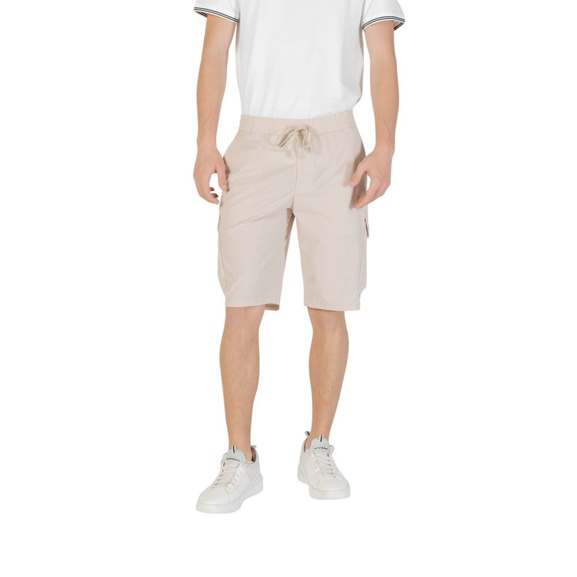 Beige Polyester Bermuda ShortsDiscover the Boss S_Urbanex-Cargo men’s bermuda shorts, made from 100% polyester for lightweight comfort. These shorts feature practical side pockets, making them ideal for a casual and functional look. The elastic waistband