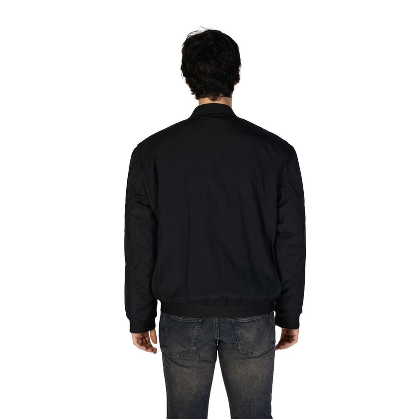 Black Polyamide Jackets & CoatThe Boss Olmec 10269898 01 50536798 men’s jacket is the perfect choice for those seeking a contemporary and refined style. Crafted from a premium blend of 75% polyamide and 25% cotton, it offers durability, lightweight comfor