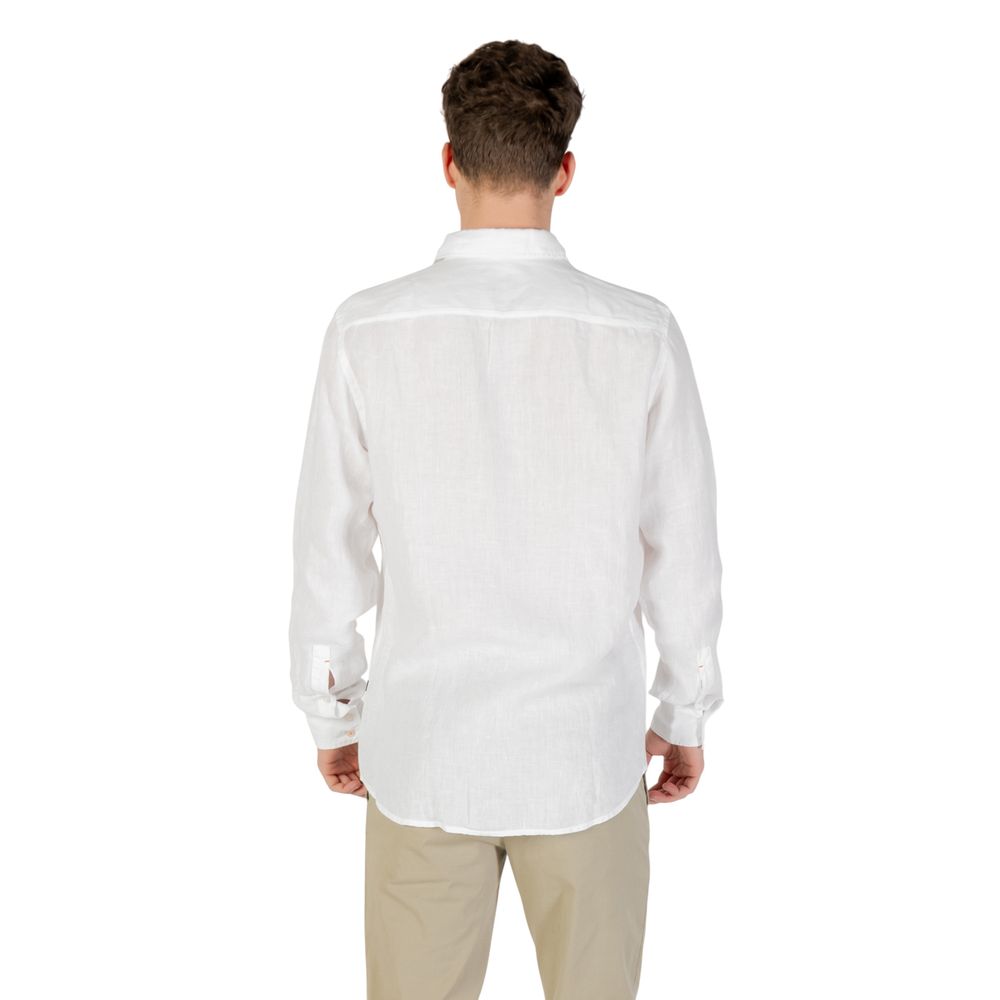 White Linen Dress ShirtDiscover the Boss Relegant long-sleeve shirt for men, an essential piece for your wardrobe. Made from 100% linen, this shirt offers a fresh and lightweight feel, perfect for warmer days. Its elegant design features a comfortable fit