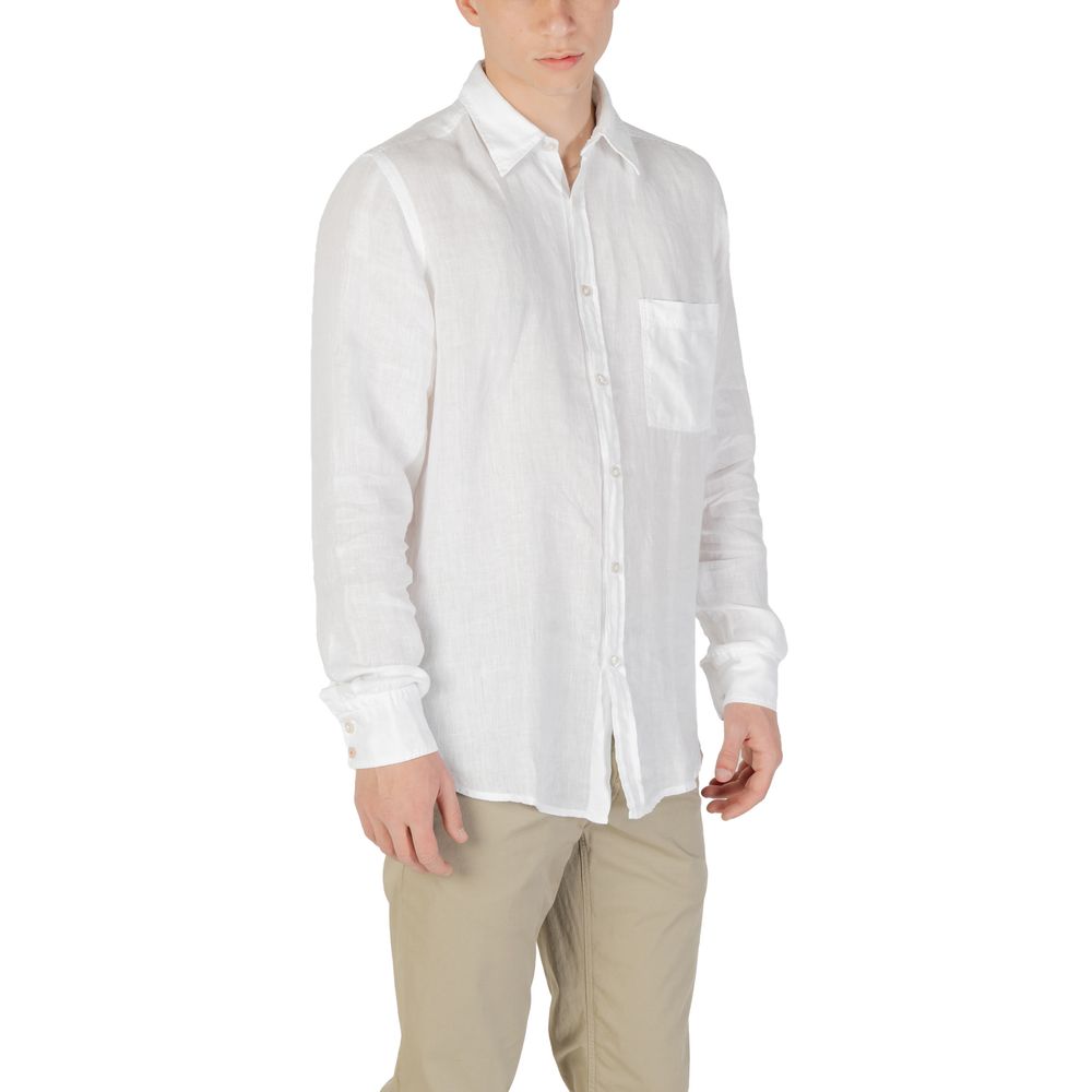 White Linen Dress ShirtDiscover the Boss Relegant long-sleeve shirt for men, an essential piece for your wardrobe. Made from 100% linen, this shirt offers a fresh and lightweight feel, perfect for warmer days. Its elegant design features a comfortable fit