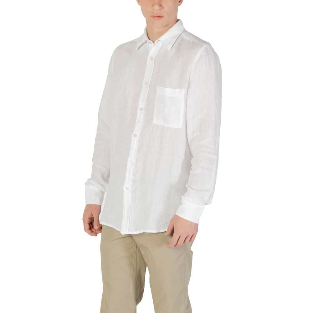 White Linen Dress ShirtDiscover the Boss Relegant long-sleeve shirt for men, an essential piece for your wardrobe. Made from 100% linen, this shirt offers a fresh and lightweight feel, perfect for warmer days. Its elegant design features a comfortable fit