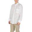 White Linen Dress ShirtDiscover the Boss Relegant long-sleeve shirt for men, an essential piece for your wardrobe. Made from 100% linen, this shirt offers a fresh and lightweight feel, perfect for warmer days. Its elegant design features a comfortable fit