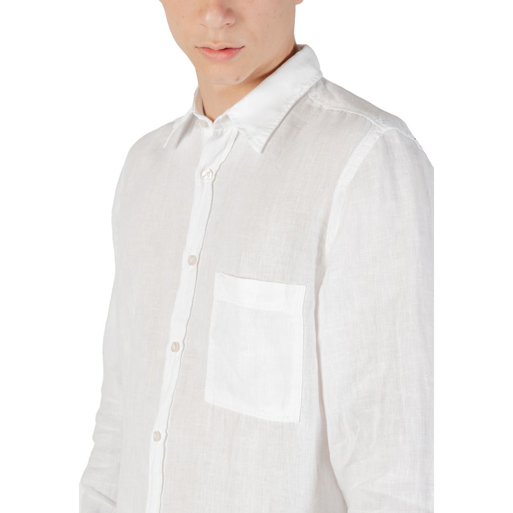White Linen Dress ShirtDiscover the Boss Relegant long-sleeve shirt for men, an essential piece for your wardrobe. Made from 100% linen, this shirt offers a fresh and lightweight feel, perfect for warmer days. Its elegant design features a comfortable fit