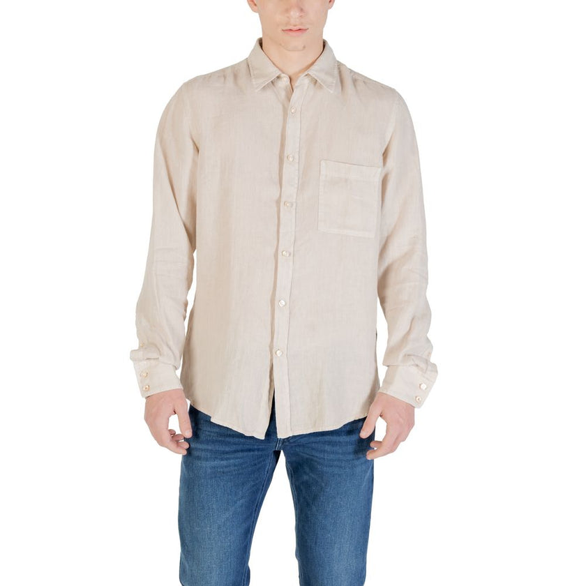 Beige Linen ShirtDiscover the Boss Relegant long-sleeve shirt for men, an essential piece for your wardrobe. Made from 100% linen, this shirt offers a fresh and lightweight feel, perfect for warmer days. Its elegant design features a comfortable fit and r