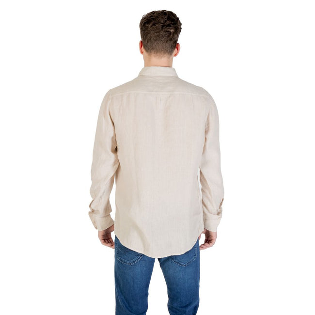 Beige Linen ShirtDiscover the Boss Relegant long-sleeve shirt for men, an essential piece for your wardrobe. Made from 100% linen, this shirt offers a fresh and lightweight feel, perfect for warmer days. Its elegant design features a comfortable fit and r