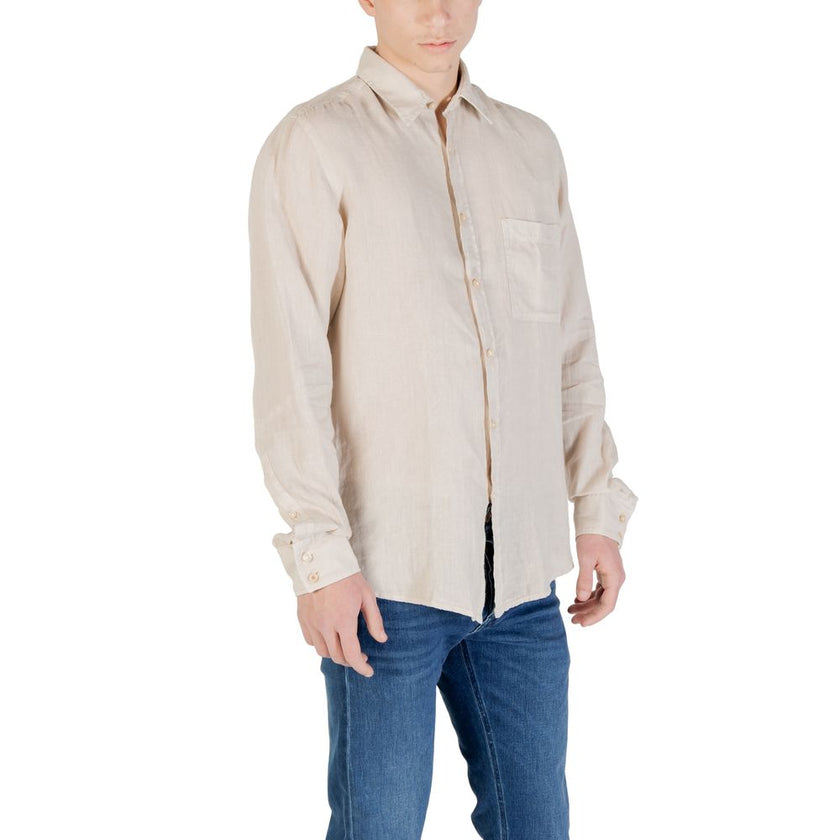 Beige Linen ShirtDiscover the Boss Relegant long-sleeve shirt for men, an essential piece for your wardrobe. Made from 100% linen, this shirt offers a fresh and lightweight feel, perfect for warmer days. Its elegant design features a comfortable fit and r