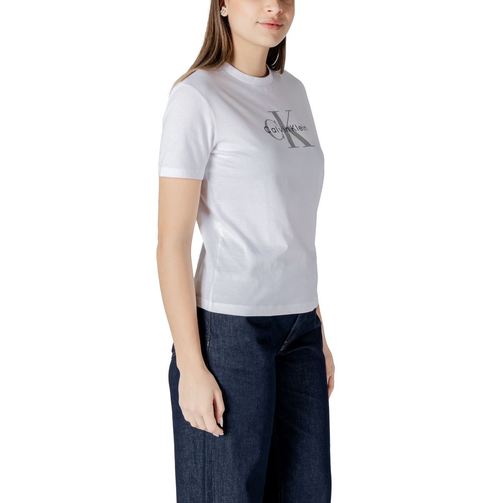 White Cotton T-ShirtDiscover casual elegance with the short-sleeve women’s t-shirt from Calvin Klein Jeans. Made from 100% cotton, this shirt offers exceptional comfort and a soft fit against the skin. The minimalist design is enhanced by the iconic brand