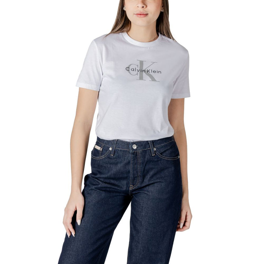 White Cotton T-ShirtDiscover casual elegance with the short-sleeve women’s t-shirt from Calvin Klein Jeans. Made from 100% cotton, this shirt offers exceptional comfort and a soft fit against the skin. The minimalist design is enhanced by the iconic brand