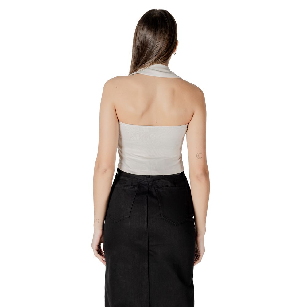 Beige Cotton TopDiscover the Calvin Klein Jeans HALTERNECK POLO COLLAR TOP J20J225320, a women’s t-shirt and tank top made from high-quality materials, featuring 97% cotton and 3% elastane/lycra. This piece stands out with its elegant and modern design, p