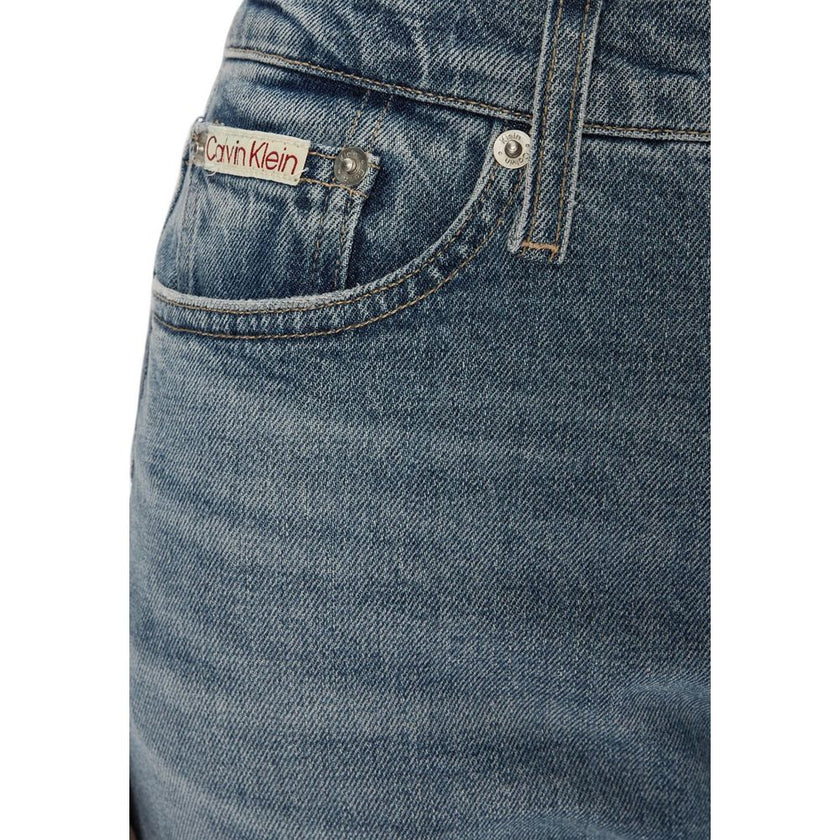 Blue Cotton Slim Fit JeanThe Calvin Klein Jeans AUTHENTIC SLIM STRAI J20J224508 women’s slim jeans are a must-have for every modern wardrobe. Made with high-quality materials, consisting of 79% cotton, 20% recycled cotton, and 1% elastane, these jeans pro