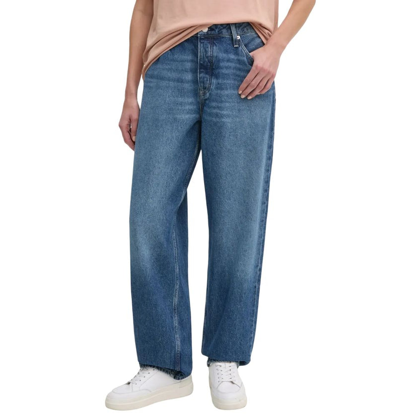 Blue Cotton Mom JeanThe Calvin Klein Jeans 90’S LOOSE J20J225069 mom and regular jeans for women are the perfect blend of comfort and style. Made from a composition of 80% cotton and 20% recycled cotton, these jeans provide an excellent fit while minimizi