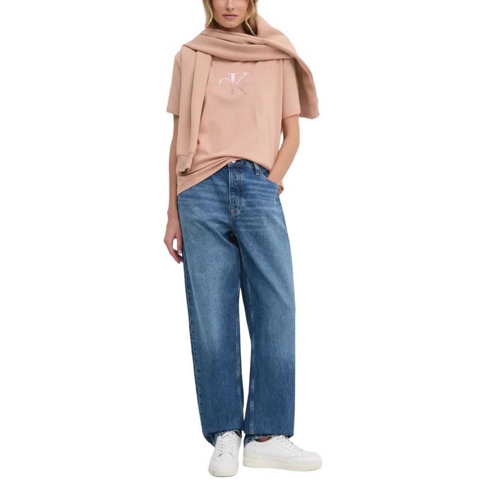Blue Cotton Mom JeanThe Calvin Klein Jeans 90’S LOOSE J20J225069 mom and regular jeans for women are the perfect blend of comfort and style. Made from a composition of 80% cotton and 20% recycled cotton, these jeans provide an excellent fit while minimizi