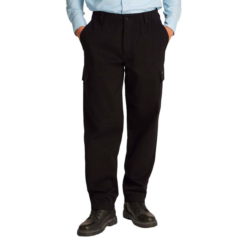 Black Cotton PantDiscover the regular/comfort men’s pants by Calvin Klein Jeans REGULAR STRAIGHT CAR J30J327615, crafted from a blend of 97% cotton and 3% elastane/lycra. These pants provide an excellent fit with their straight cut and comfort for everyda