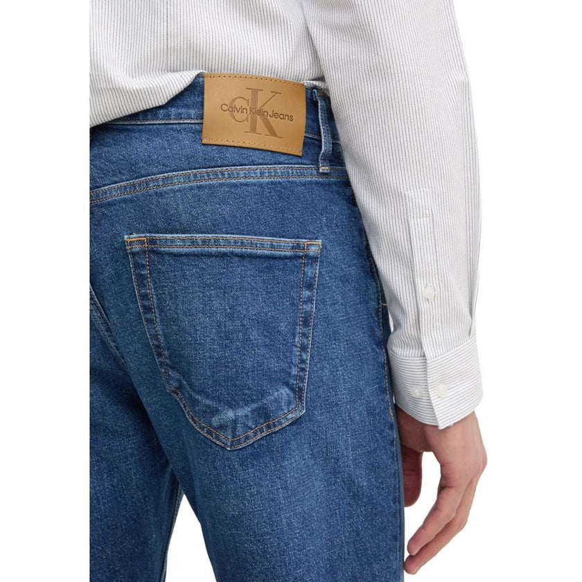 Blue Cotton Relaxed Fit JeansDiscover the regular/loose fit jeans for men by Calvin Klein Jeans, model STANDARD STRAIGHT J30J327016. Made with high-quality materials, these jeans consist of 79% cotton, 20% recycled cotton, and 1% elastane/lycra, ensuring