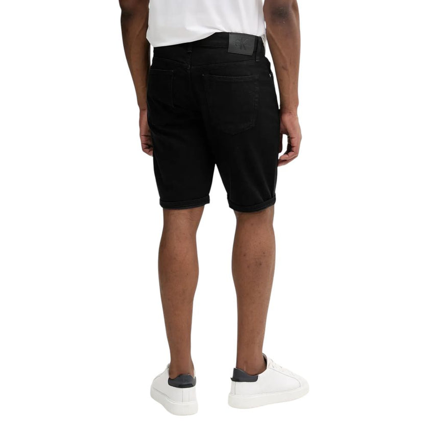 Black Cotton BermudaDiscover the Calvin Klein Jeans REGULAR J30J327195 men’s bermuda shorts, an essential piece for your summer wardrobe. Made from a blend of 94% cotton, 4% elastomultiester, and 2% elastane/lycra, these shorts provide a comfortable fit a