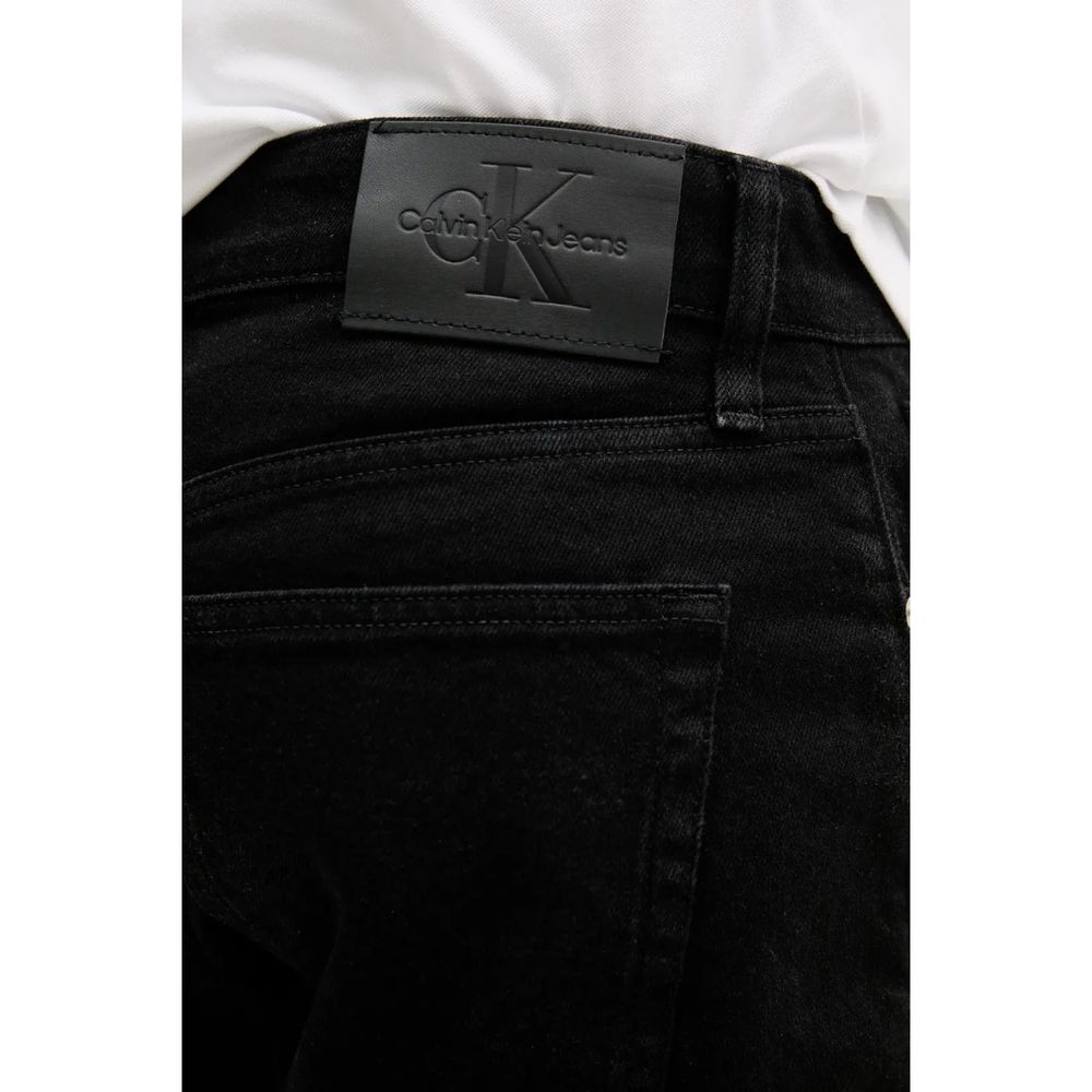 Black Cotton BermudaDiscover the Calvin Klein Jeans REGULAR J30J327195 men’s bermuda shorts, an essential piece for your summer wardrobe. Made from a blend of 94% cotton, 4% elastomultiester, and 2% elastane/lycra, these shorts provide a comfortable fit a