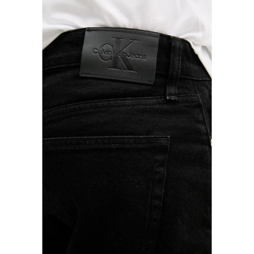 Black Cotton BermudaDiscover the Calvin Klein Jeans REGULAR J30J327195 men’s bermuda shorts, an essential piece for your summer wardrobe. Made from a blend of 94% cotton, 4% elastomultiester, and 2% elastane/lycra, these shorts provide a comfortable fit a