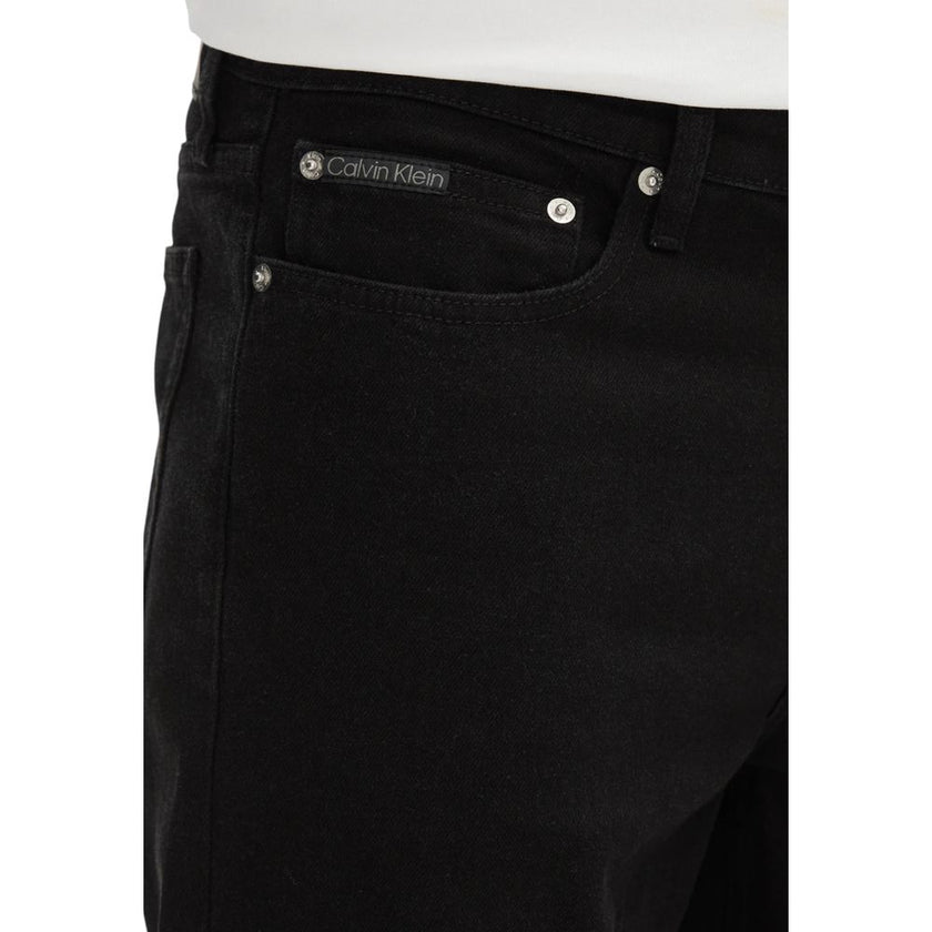 Black Cotton Bermuda ShortsDiscover the Calvin Klein Jeans SLIM J30J327514 men’s bermuda shorts, crafted from a high-quality blend that includes 94% cotton, 4% elastomultiester, and 2% elastane/lycra. These bermuda shorts feature a slim fit that enhances