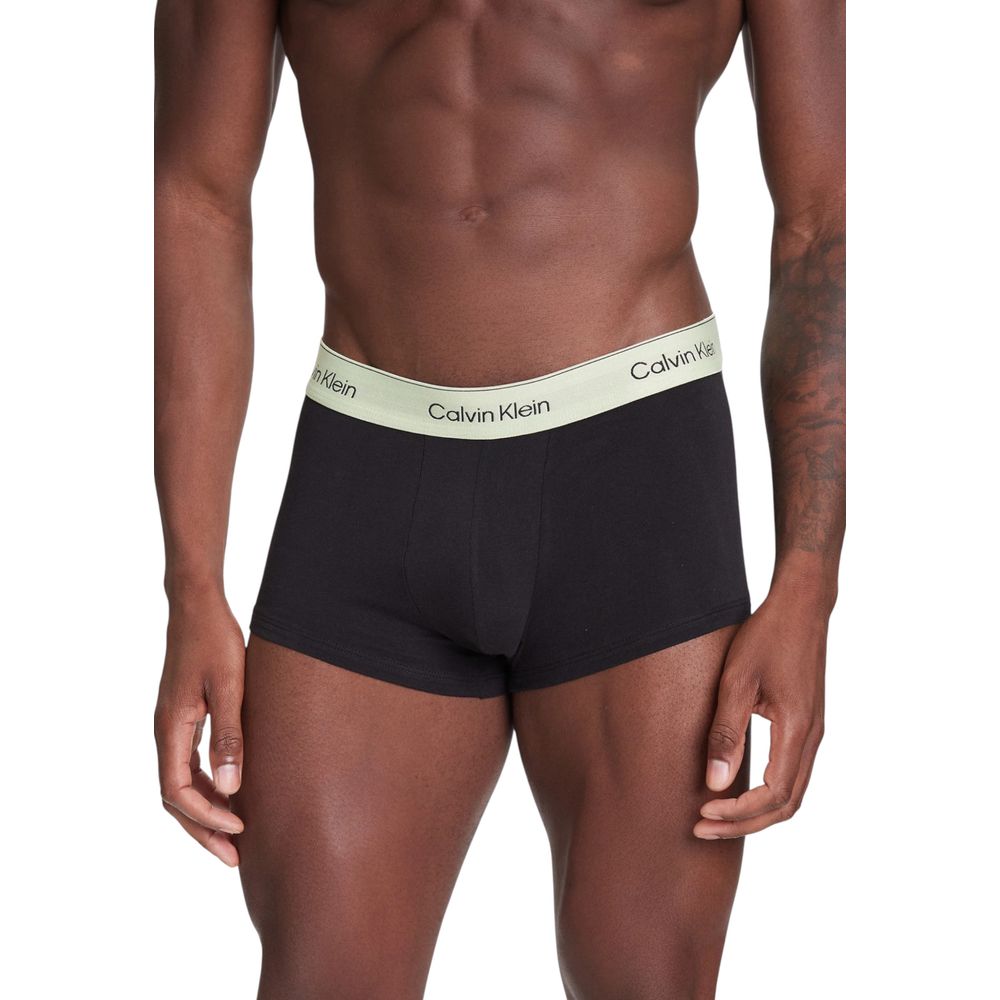 Yellow Cotton BoxerDiscover timeless comfort and style with the Calvin Klein Underwear LOW RISE TRUNK 3PK LV00NB4389 men’s boxer set. Made from high-quality materials, 95% cotton and 5% elastane, these boxers provide a perfect fit and a soft feel against