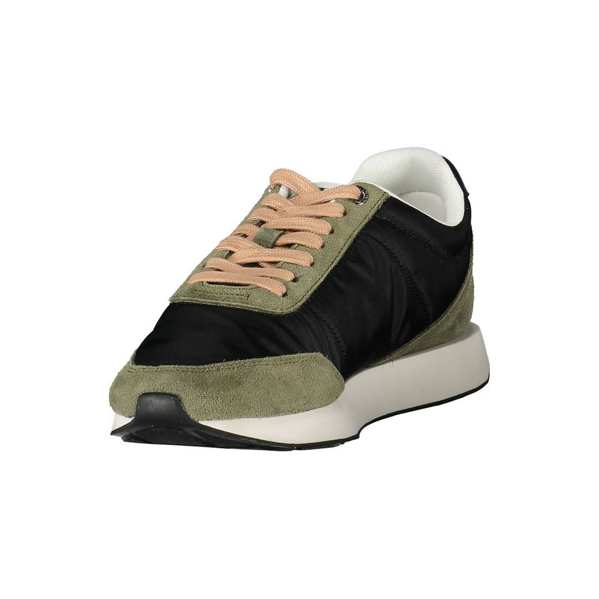 Black Leather Women SneakerUnleash your dynamic edge with the Calvin Klein sports sneakers that blend fashion with function in an extraordinarily chic way. These sneakers are a testament to modern design, featuring striking green accents that pop against
