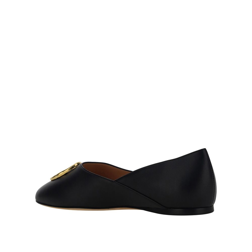 Black Calfskin Ballet FlatsDescription: – Composition: 100% calf leather – Inner: Leather – Insole: Leather – Sole: Leather – Round toe – Slip on – Iconic metal logo monogram – Made in Italy – Gender: WOMEN –Black Calfskin Ballet Flats${tagsBallyAulae Bla