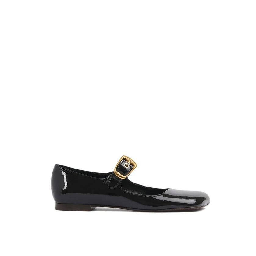 Black Calfskin Ballet FlatsDescription: – Composition: 100% calf leather – Inner: Leather – Insole: Leather – Sole: Leather – Patent effect – Branded insole – Asymmetrical toe design – Oversized Gold buckle with Chloé engraving – Made in Italy – Gender: W
