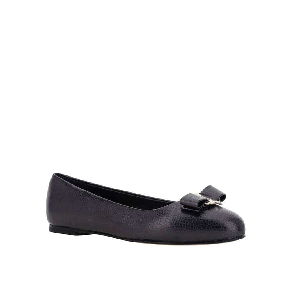 Black Calfskin Ballet FlatsDescription: – Composition: 100% calf leather – Inner: Leather – Insole: Leather – Sole: Leather – Round toe – Slip on – Top metal logo hardware – Made in Italy – Gender: WOMEN –Black Calfskin Ballet Flats${tagsSalvatore Ferraga