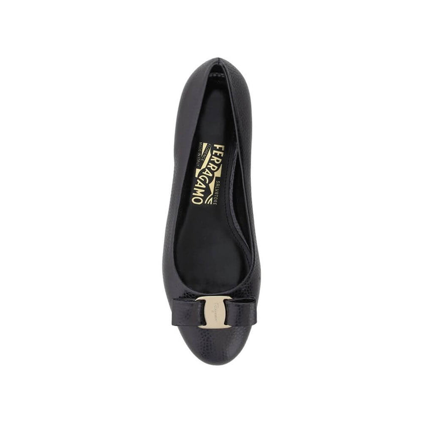 Black Calfskin Ballet FlatsDescription: – Composition: 100% calf leather – Inner: Leather – Insole: Leather – Sole: Leather – Round toe – Slip on – Top metal logo hardware – Made in Italy – Gender: WOMEN –Black Calfskin Ballet Flats${tagsSalvatore Ferraga