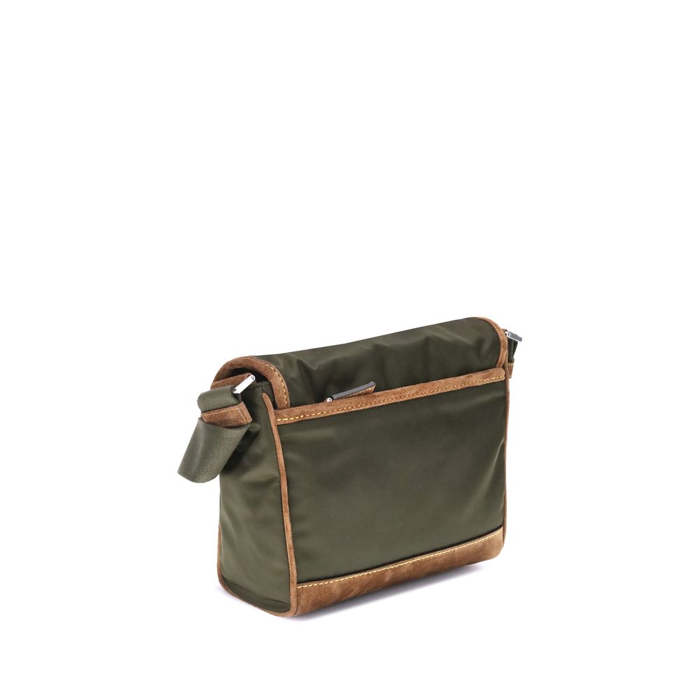 Green Recycled Polyamide Shoulder BagPrada’s Medium Shoulder Bag, made of innovative Re-Nylon and suede leather, is a combination of style and functionality. The ribbon shoulder strap is adjustable, offering versatility in carrying it. The iconic enameled