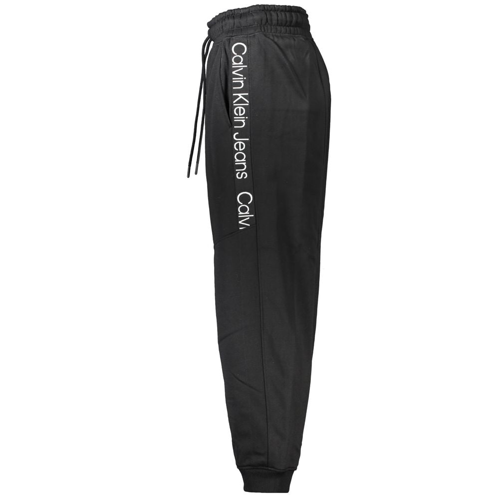 Black Polyester PantSPORTS TROUSERS, FLEECE INSIDE, ELASTIC WAIST WITH LACES, ELASTIC AT THE ANKLE, 2 POCKETS, CONTRAST DETAILS, LOGO, 50% RECYCLED POLYESTERBlack Polyester Pant${tagsCalvin KleinAulae Black Polyester Pant Calvin KleinAulae Black Polyester