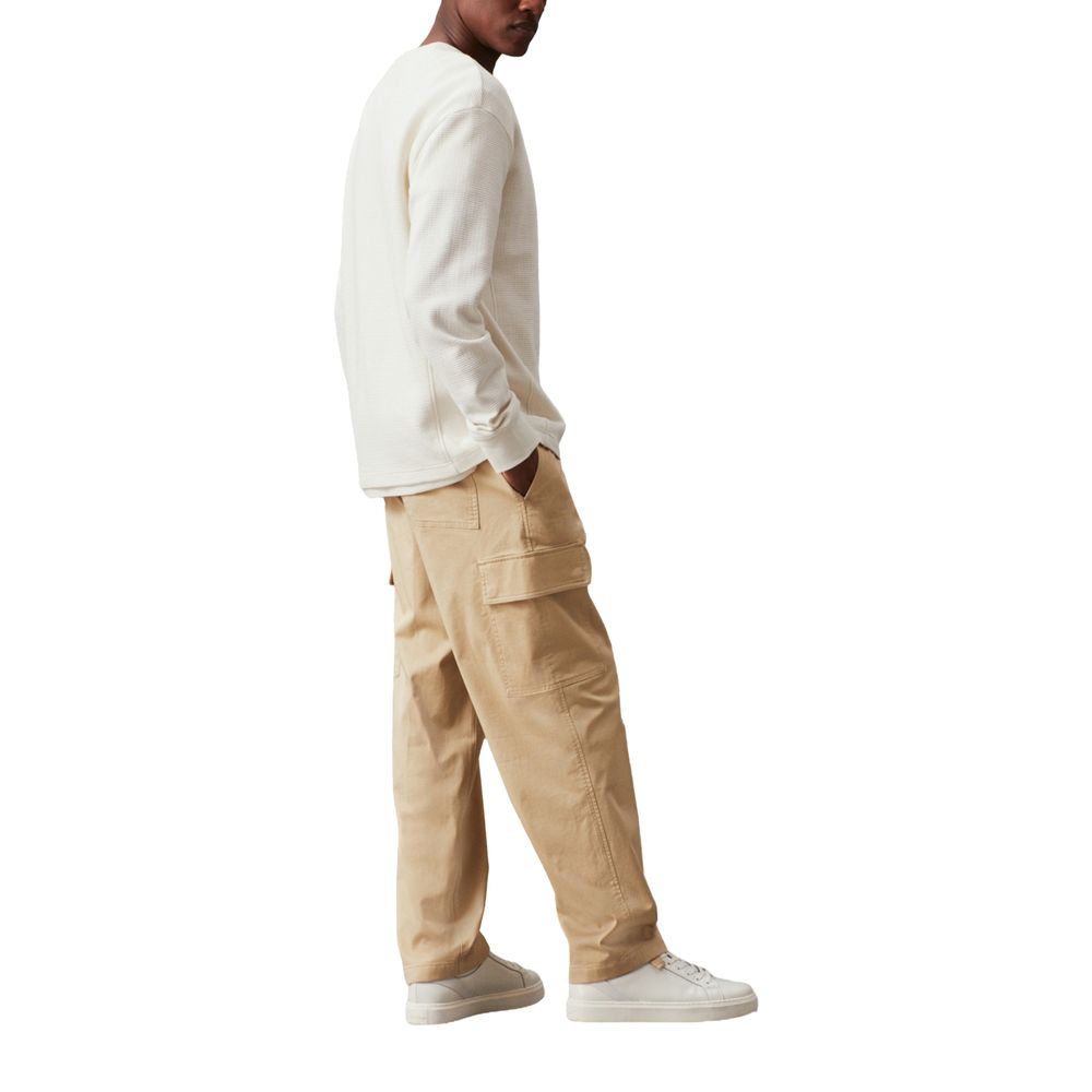 Beige Recycled Cotton PantThe Calvin Klein Jeans REGULAR STRAIGHT J30J326829 men’s trousers offer a regular/comfort fit, perfect for those seeking both style and practicality. Made from 97% regenerated cotton and 3% elastane/lycra, they provide a soft tou